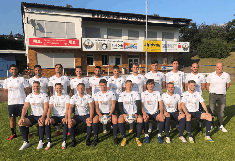 Sponsoren von neuer Trainingsbekleidung