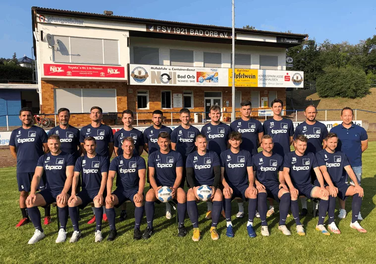 Sponsoren von neuer Trainingsbekleidung