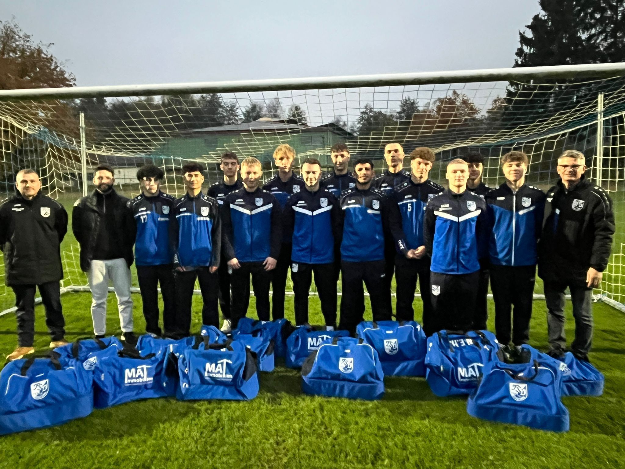 Neue Trainingstaschen für A-Junioren